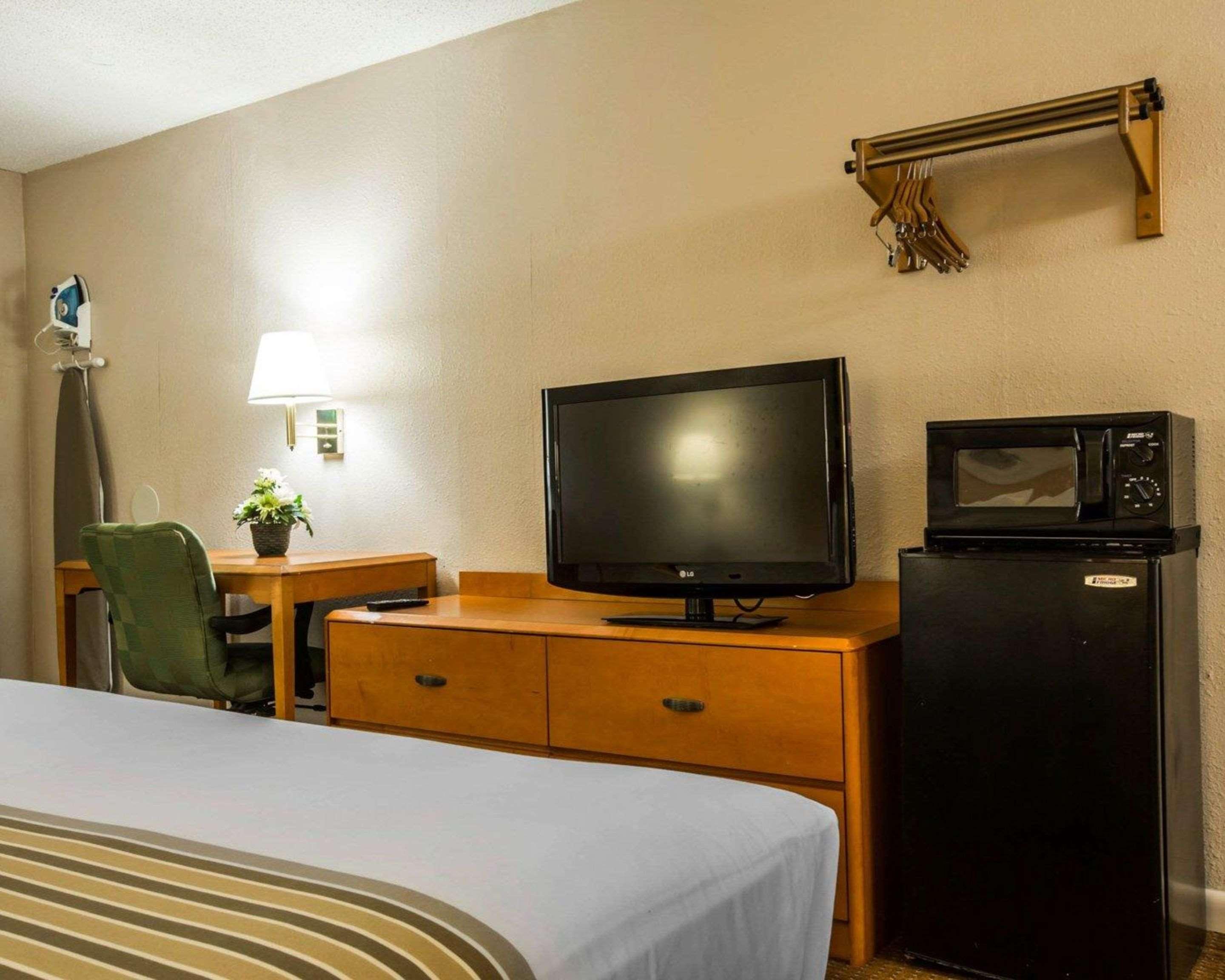 Econo Lodge Inn & Suites At Fort Moore Columbus Ngoại thất bức ảnh